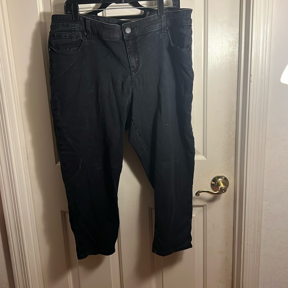 Torrid black cropped jeans. Size 22